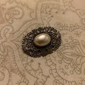 Vintage Oval Floral Faux Pearl Brooch